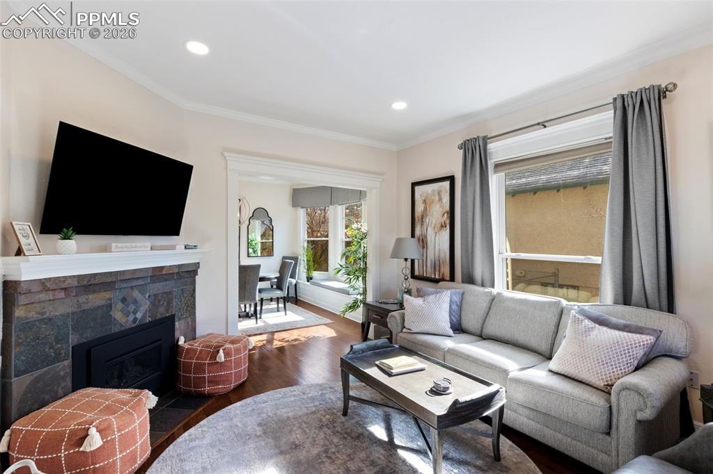 Image 4 of 34: Living Room