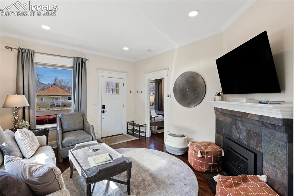 Image 5 of 34: Living Room