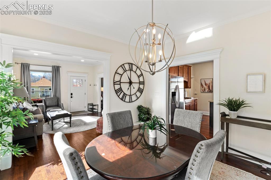 Image 7 of 34: Dining Area