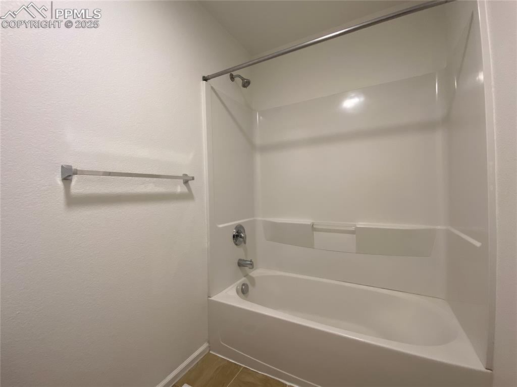 Image 25 of 38: Shared upstairs Bathroom