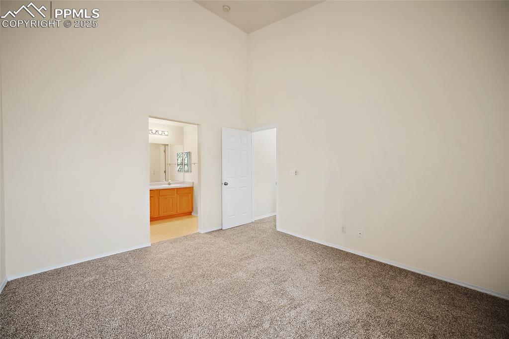 Image 10 of 31: primary bedroom