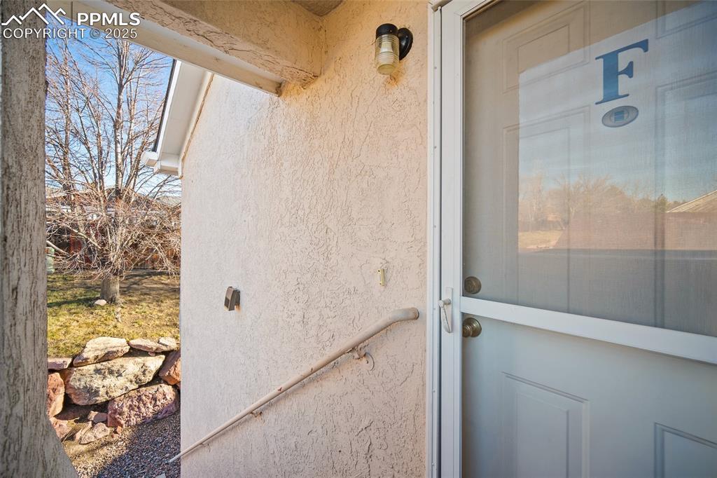 Image 20 of 31: entry