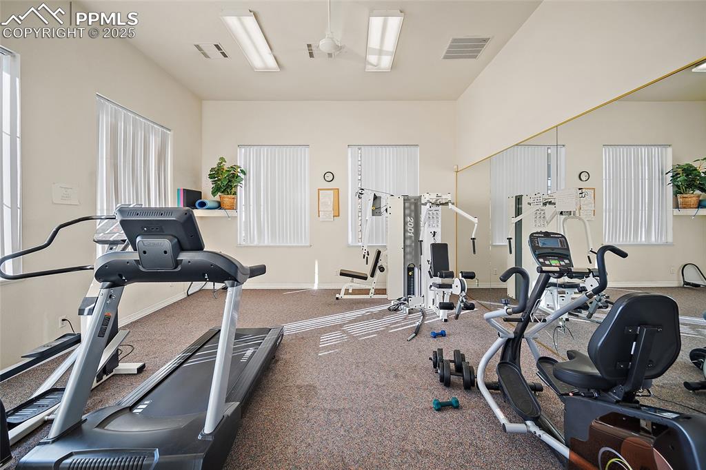 Image 27 of 31: clubhouse/workout area