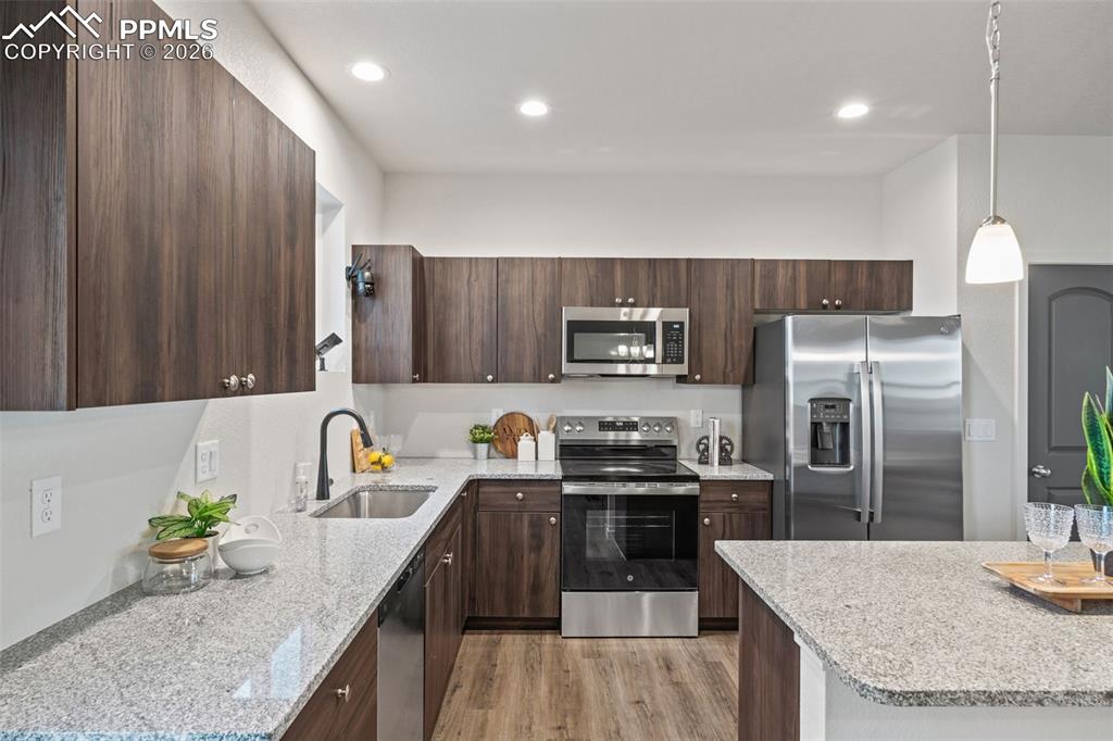 Image 15 of 38: Kitchen