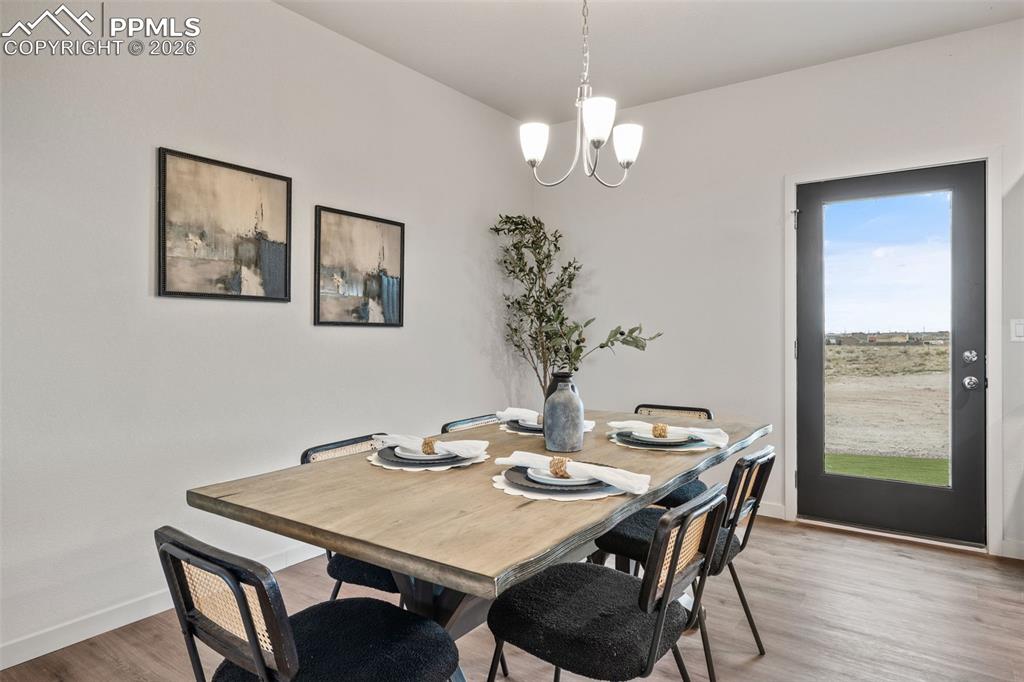 Image 16 of 38: Dining Area