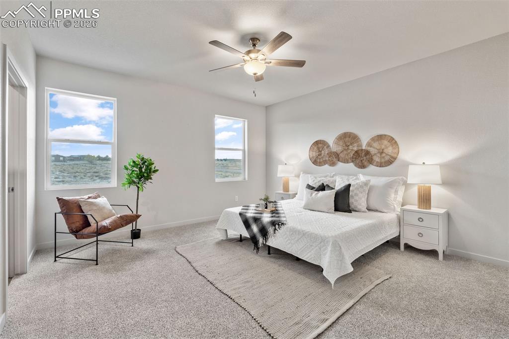 Image 19 of 38: Bedroom