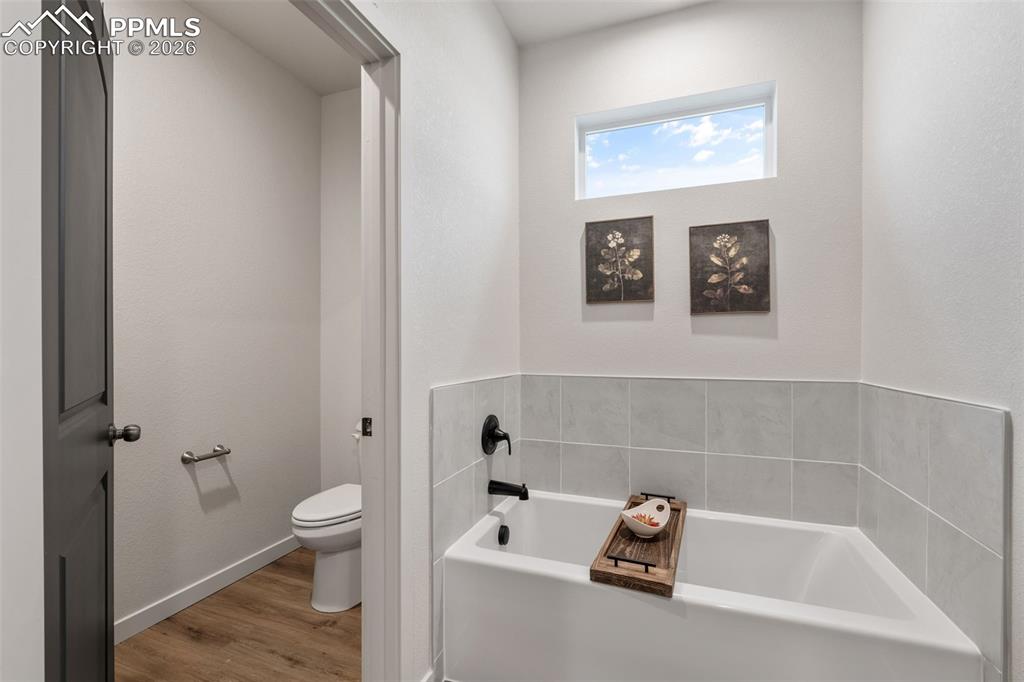 Image 24 of 38: Bathroom