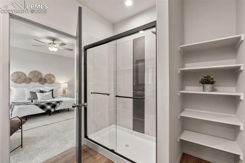 Image 25 of 38: Bathroom