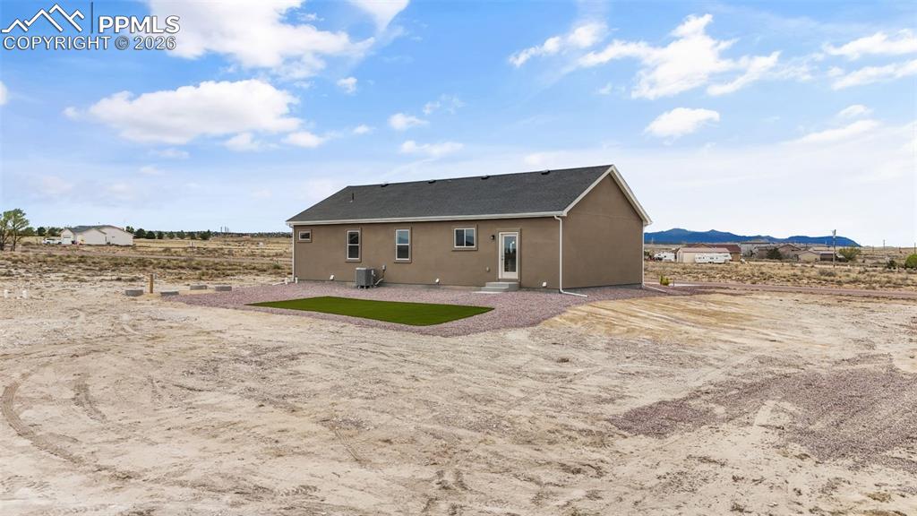 Image 33 of 38: Back of Structure