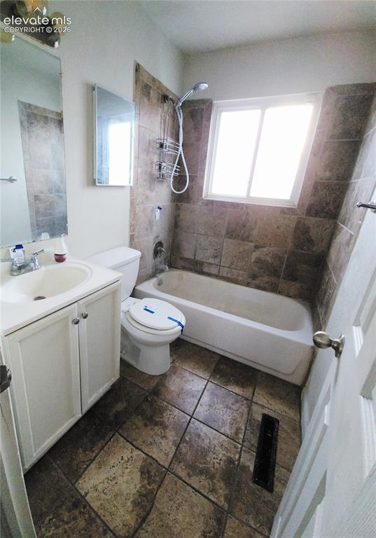 Image 6 of 9: Bathroom
