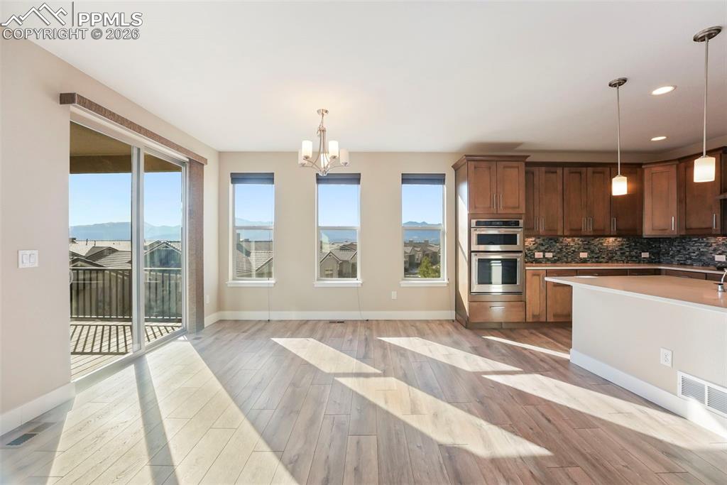 Image 10 of 49: Kitchen