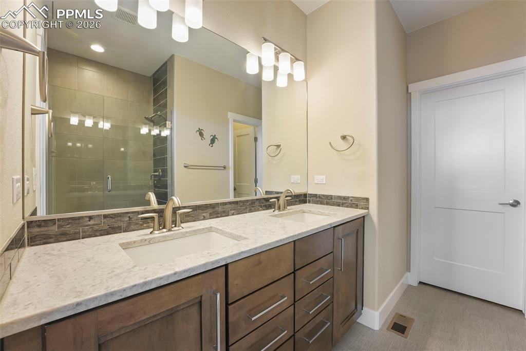 Image 25 of 49: Bathroom