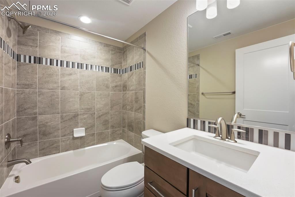 Image 35 of 49: Bathroom