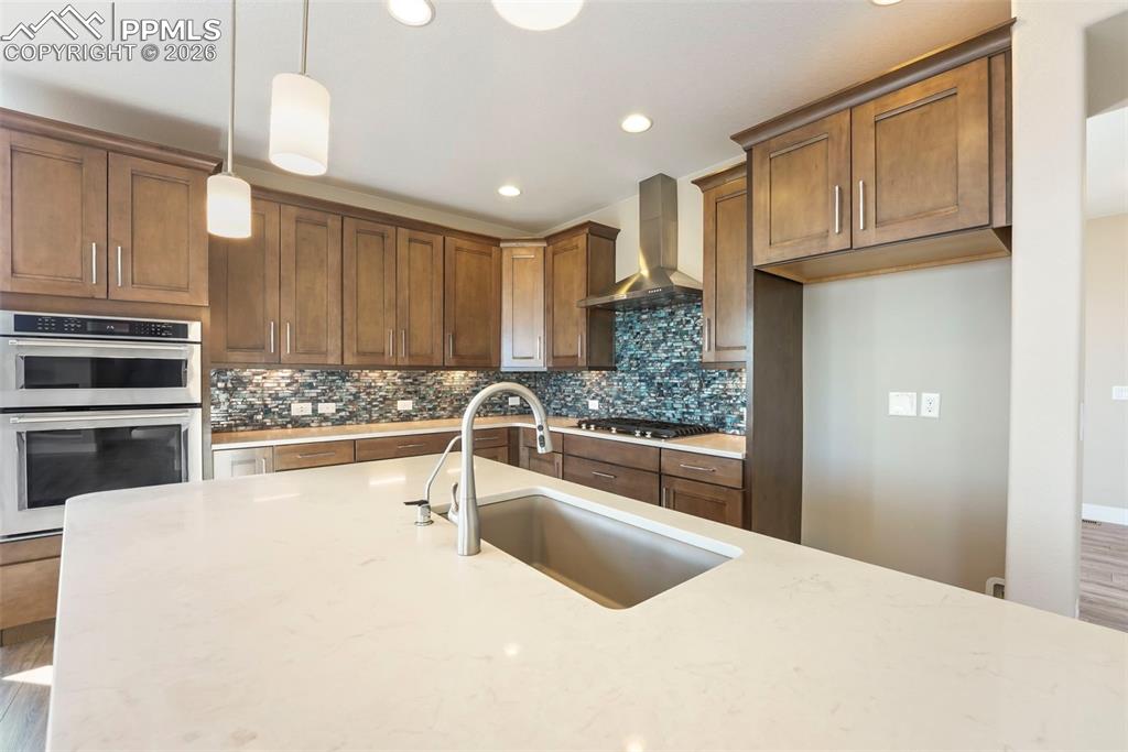 Image 4 of 49: Kitchen