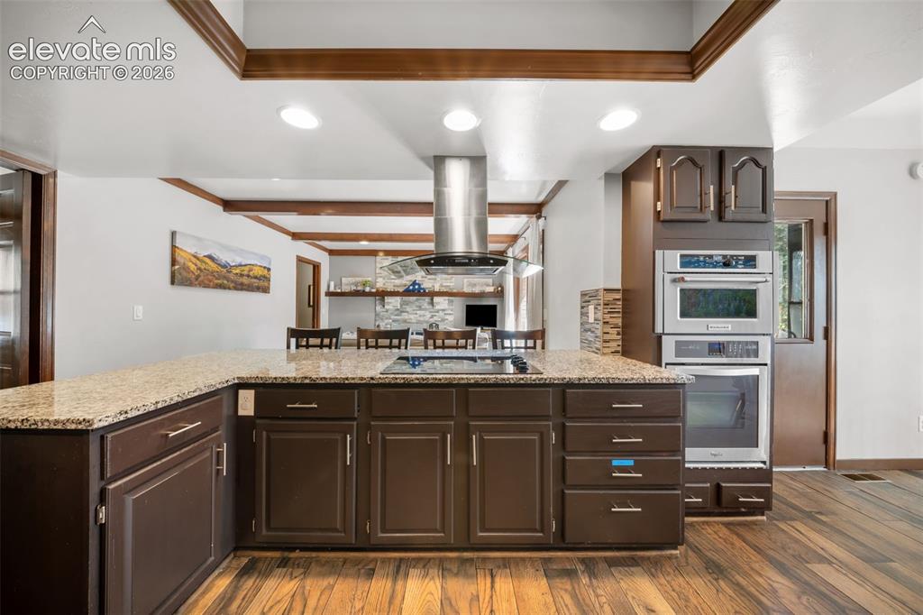 Image 10 of 43: Kitchen