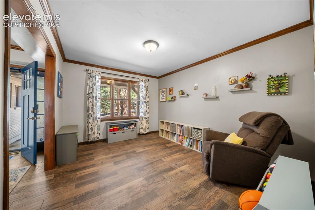 Image 12 of 43: Dining Area