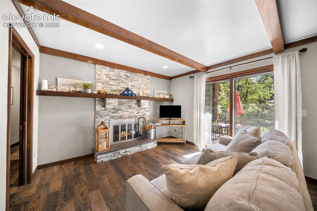 Image 13 of 43: Sitting Room