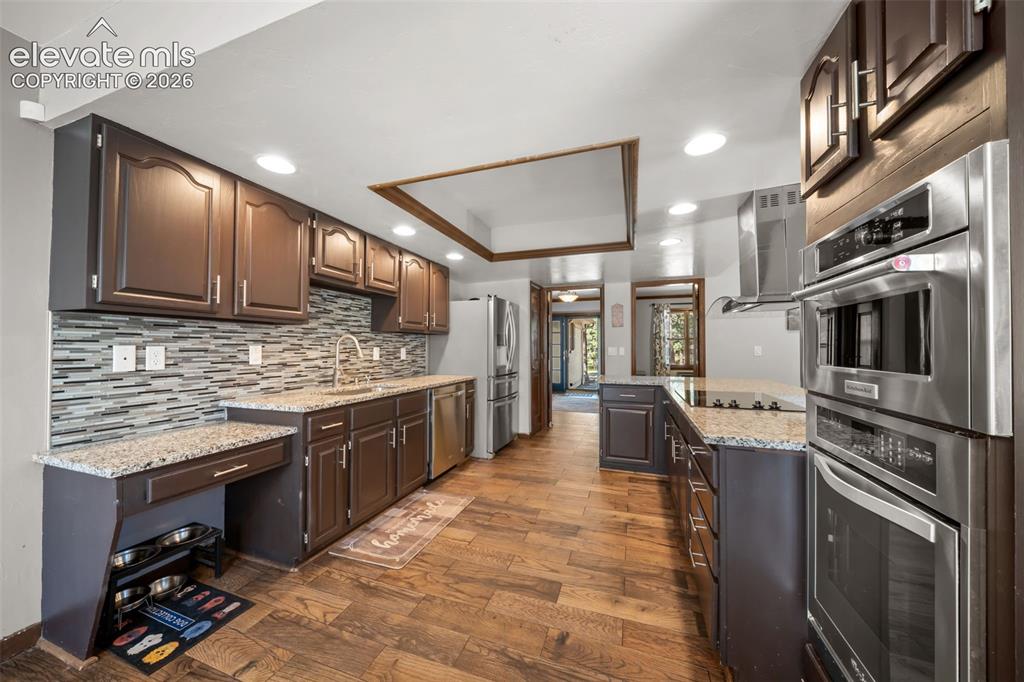 Image 8 of 43: Kitchen