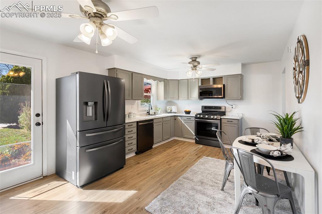 Image 12 of 38: Kitchen