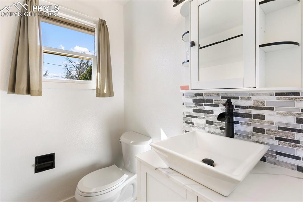 Image 14 of 38: Bathroom