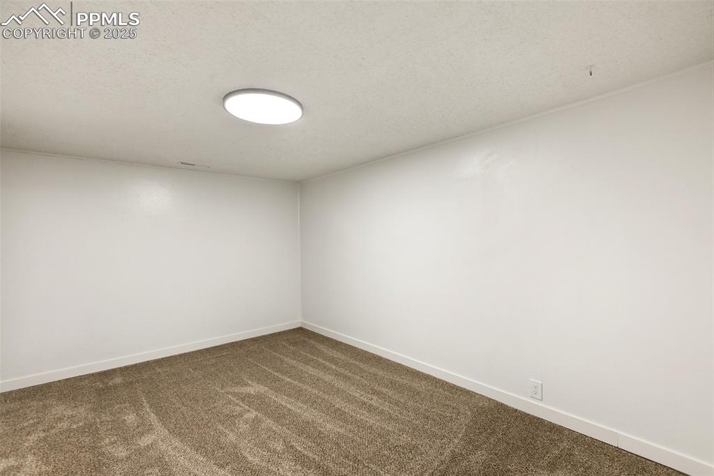 Image 28 of 38: Office