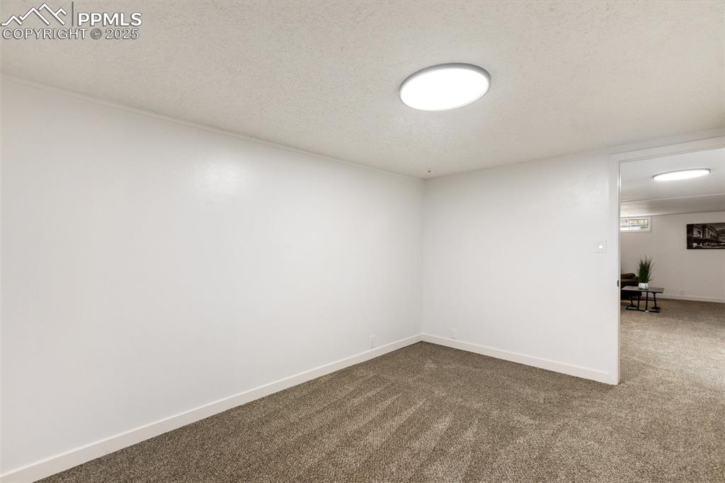 Image 29 of 38: Office