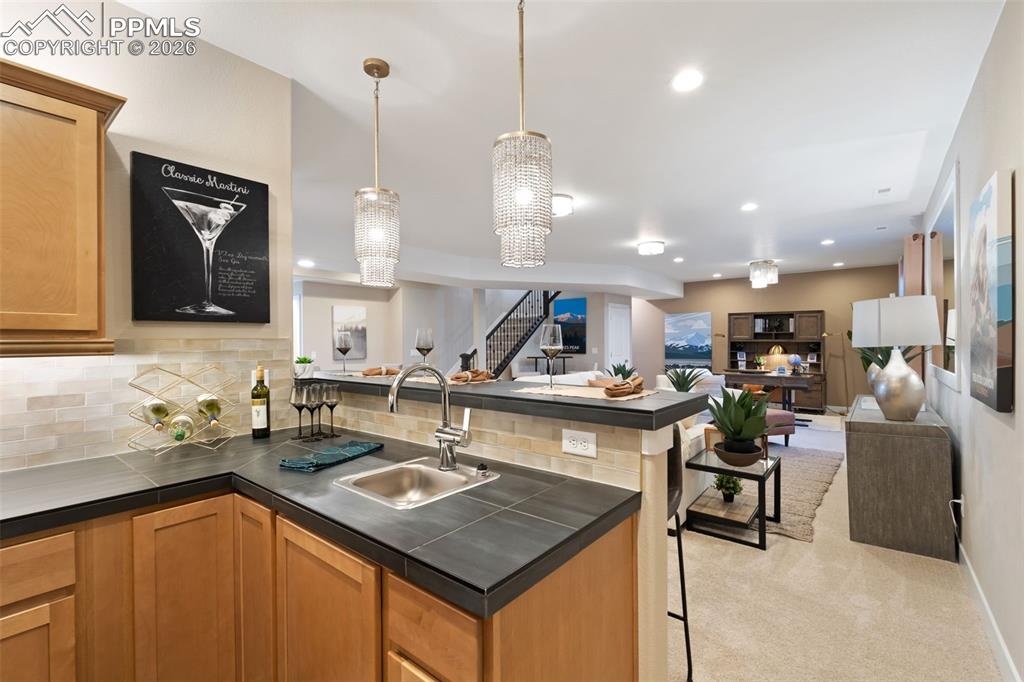 Image 36 of 48: Kitchen