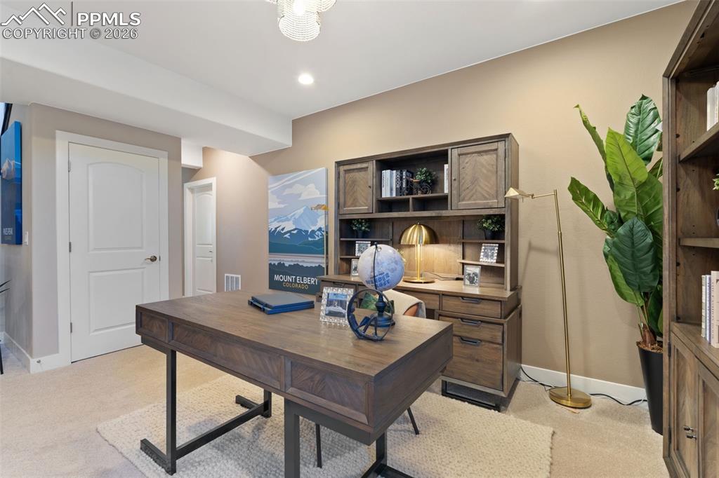 Image 39 of 48: Office