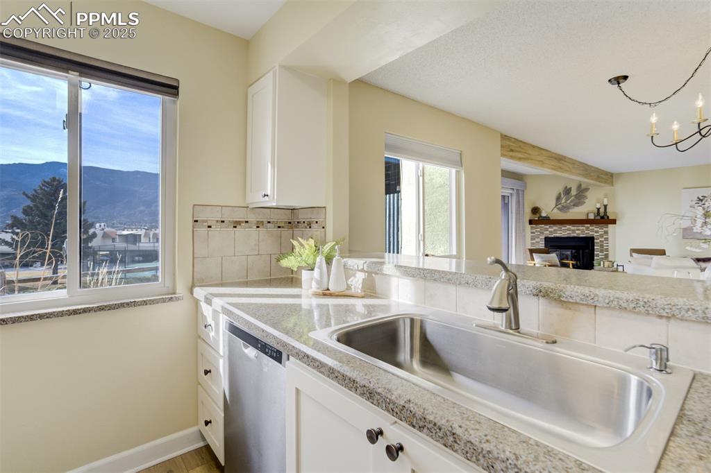 Image 13 of 44: Kitchen