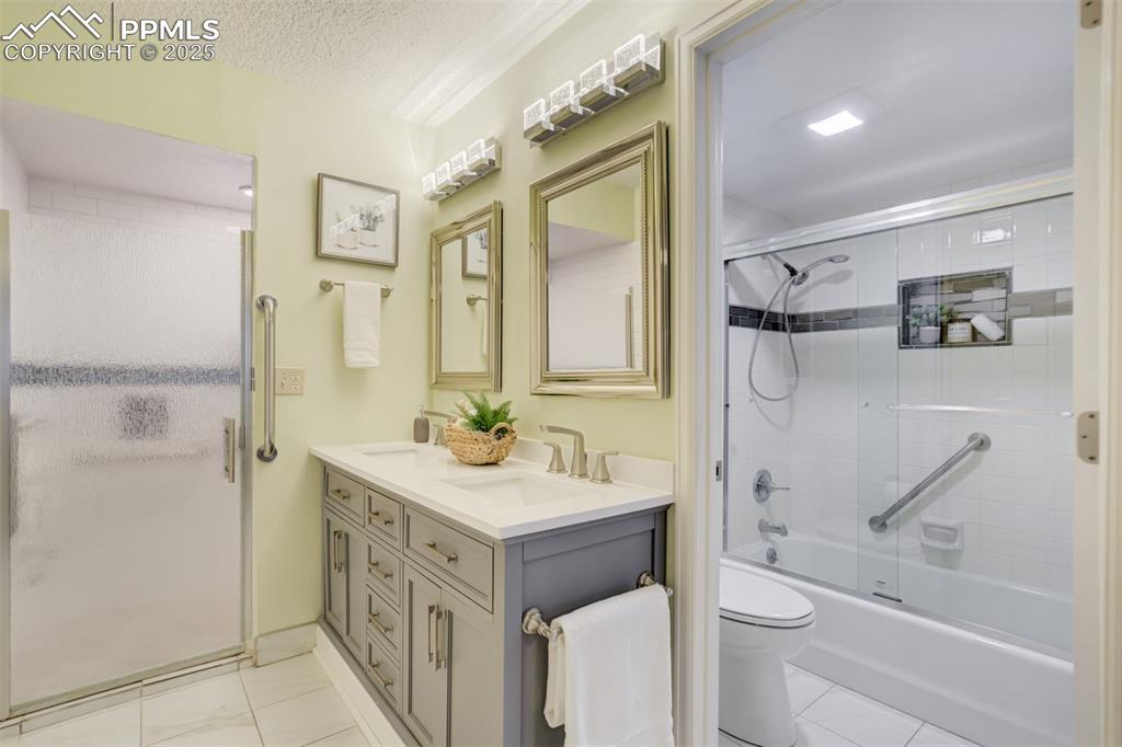 Image 19 of 44: Primary bathroom