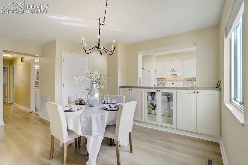 Image 8 of 44: Dining Area