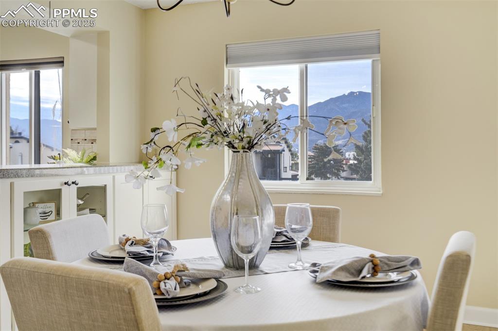 Image 9 of 44: Dining Area