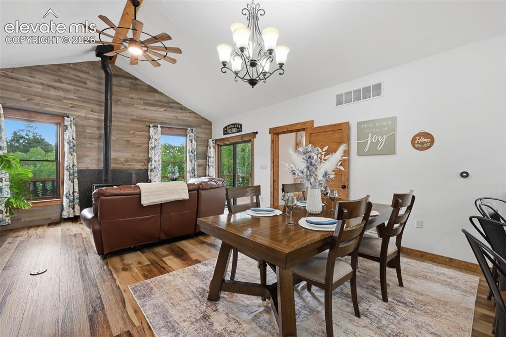 Image 10 of 33: Dining Area