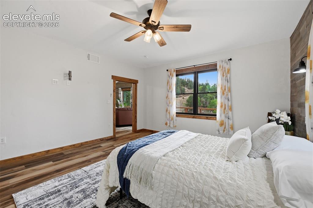 Image 15 of 33: Bedroom