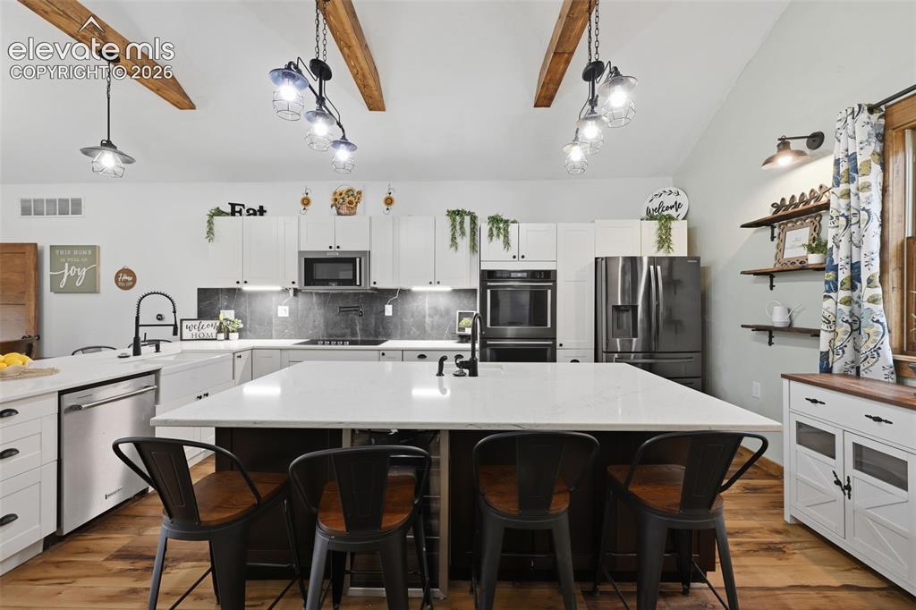 Image 7 of 33: Kitchen
