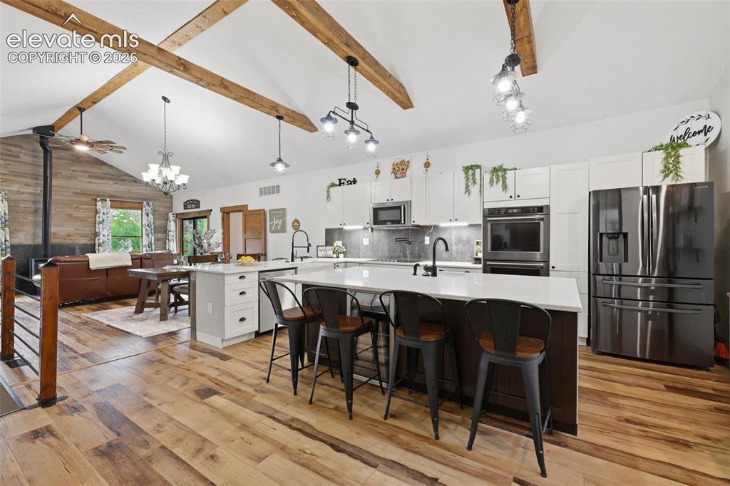 Image 9 of 33: Kitchen