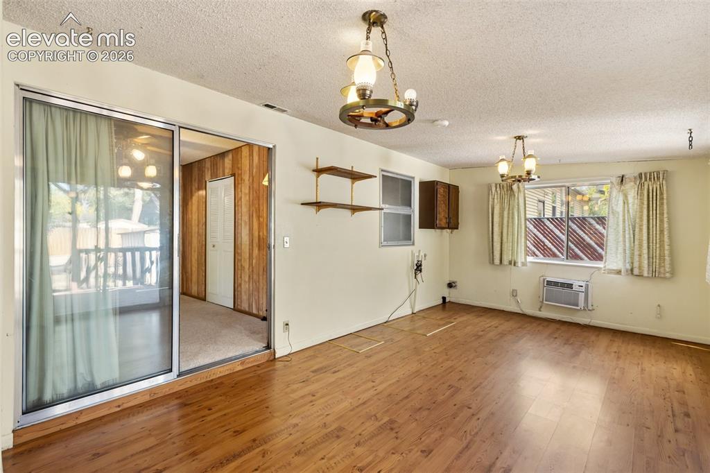 Image 32 of 45: Bonus Room
