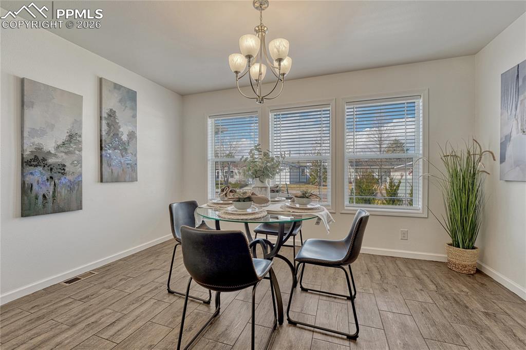 Image 14 of 48: Oversized dining area overlooks the front yard and can fit most dining tabl