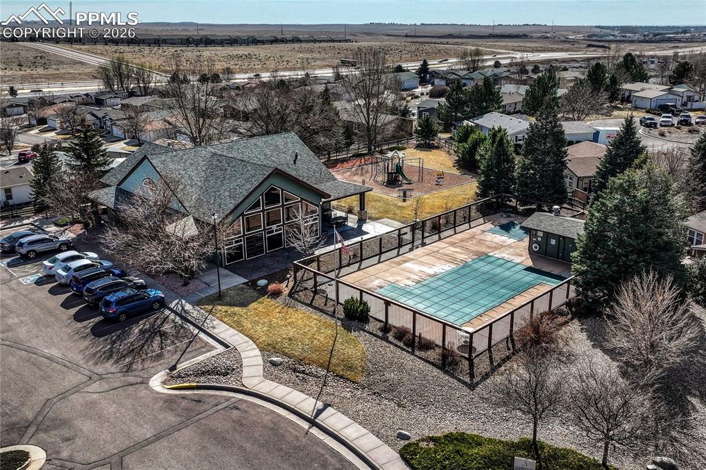 Image 40 of 48: The community center, outdoor pool and park, walking distance to the North
