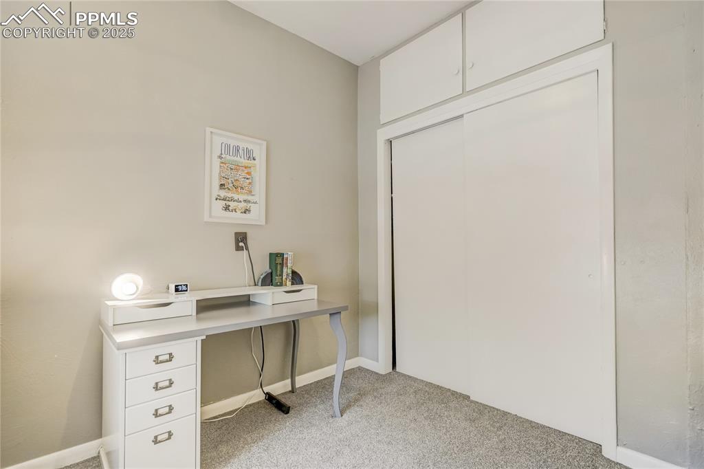 Image 29 of 46: Office