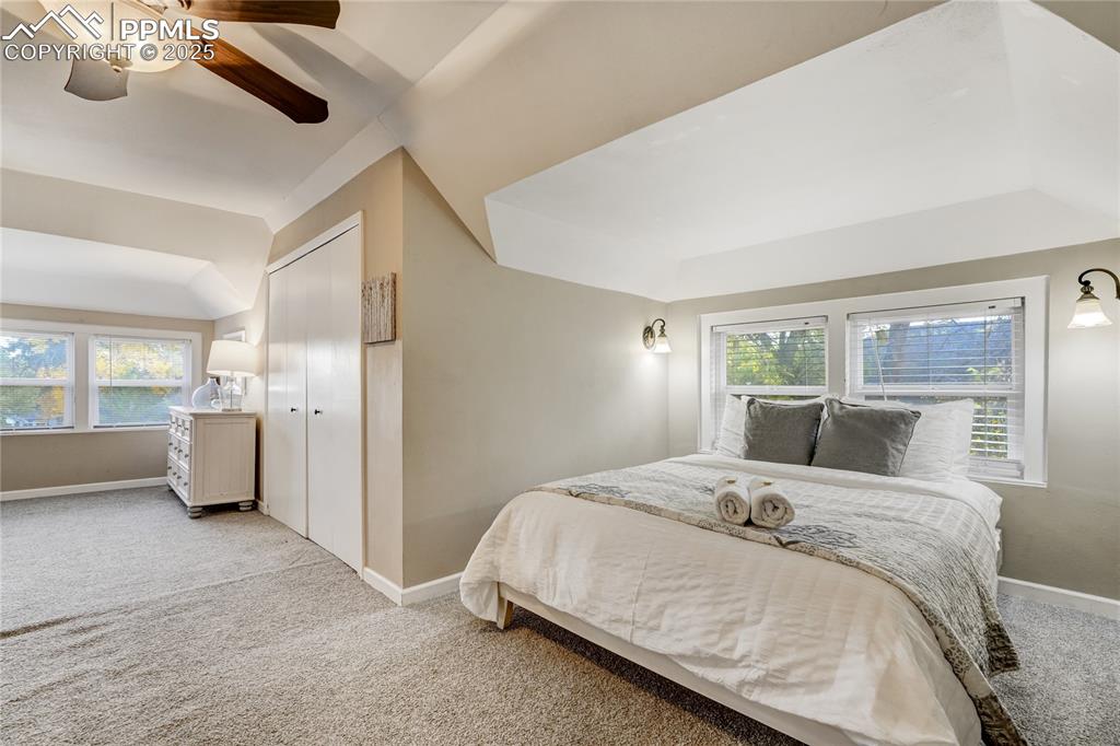 Image 35 of 46: Bedroom