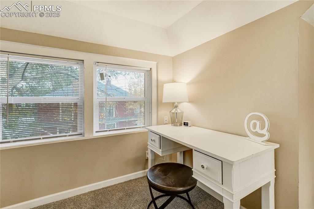 Image 38 of 46: Office