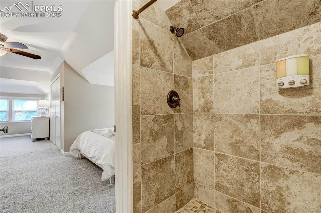 Image 41 of 46: Bathroom