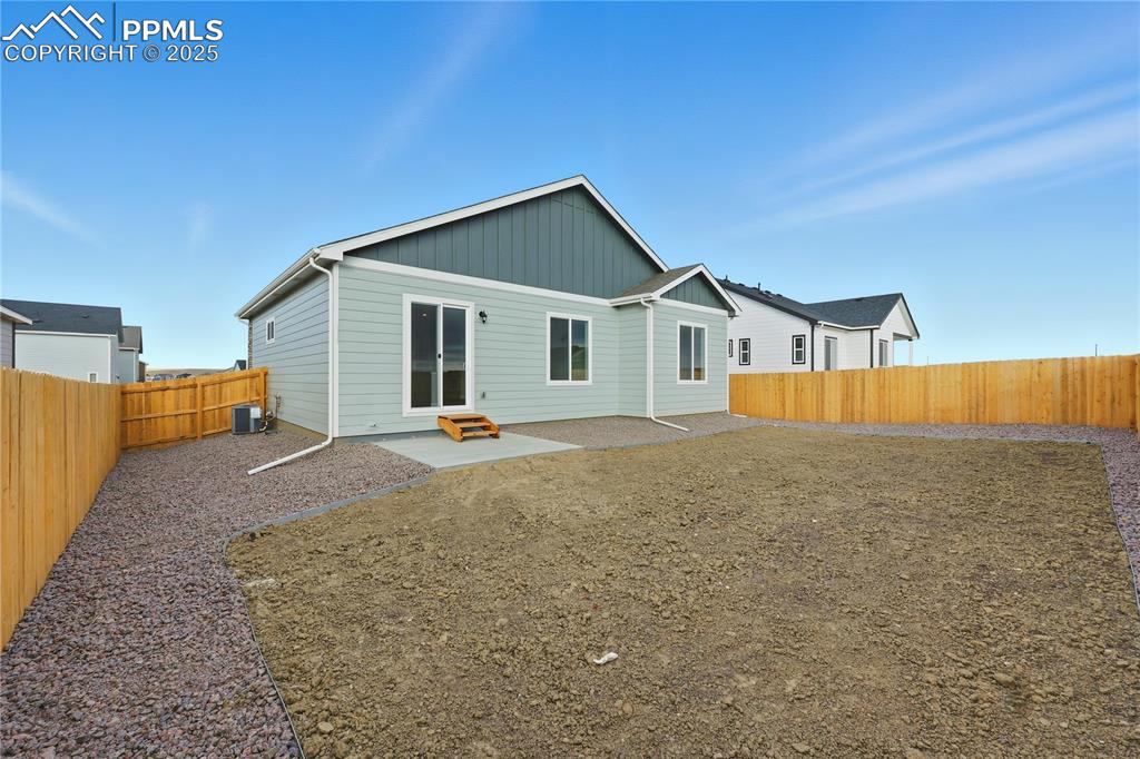 Image 27 of 29: Back of Structure