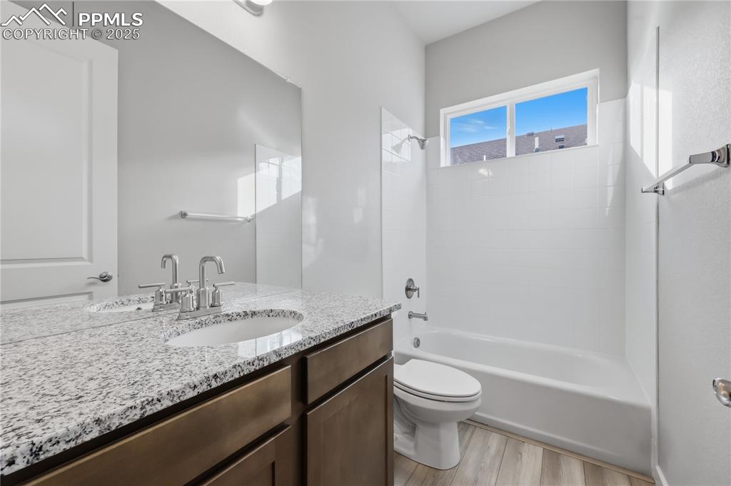 Image 9 of 29: Bathroom