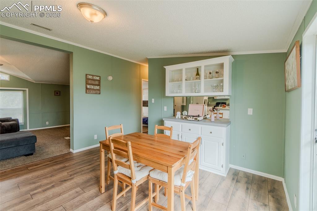 Image 12 of 34: Dining Area