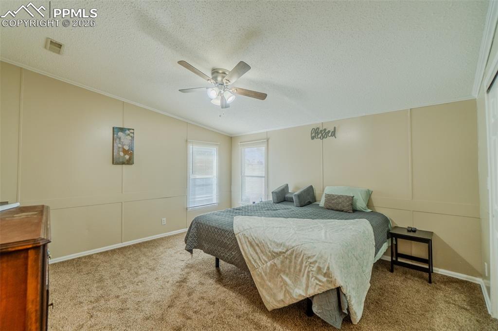 Image 16 of 34: Bedroom