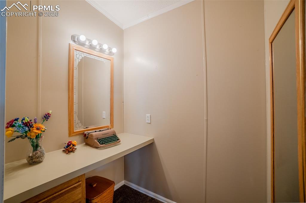 Image 17 of 34: Bathroom