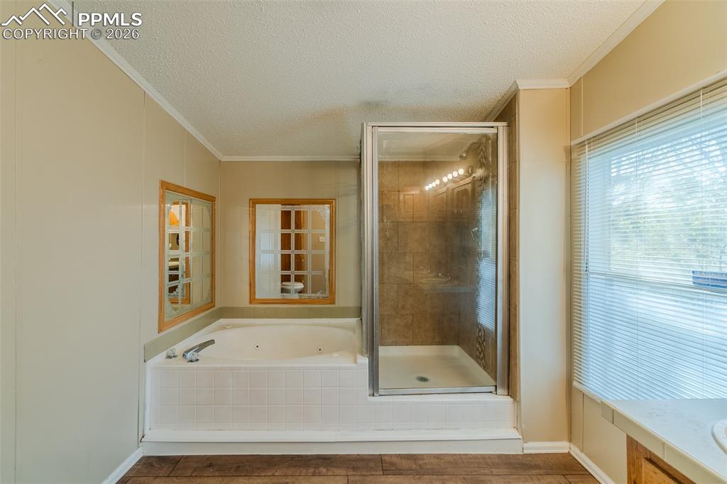 Image 19 of 34: Bathroom