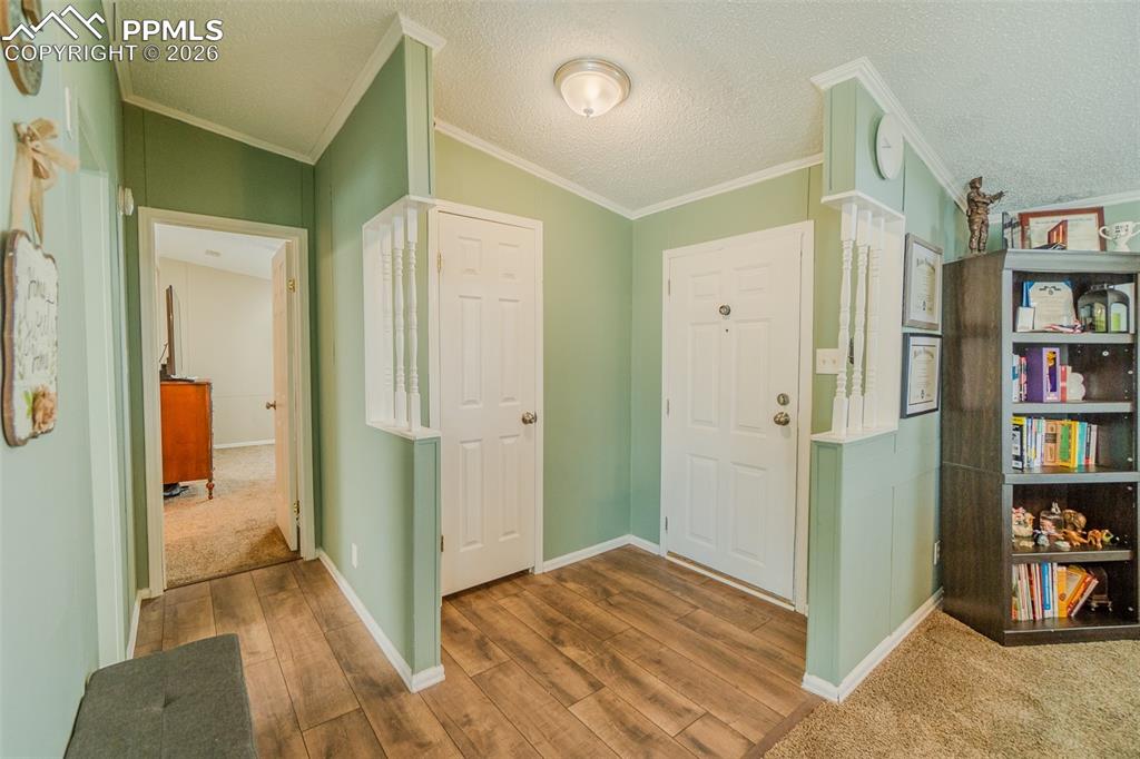 Image 4 of 34: Entry